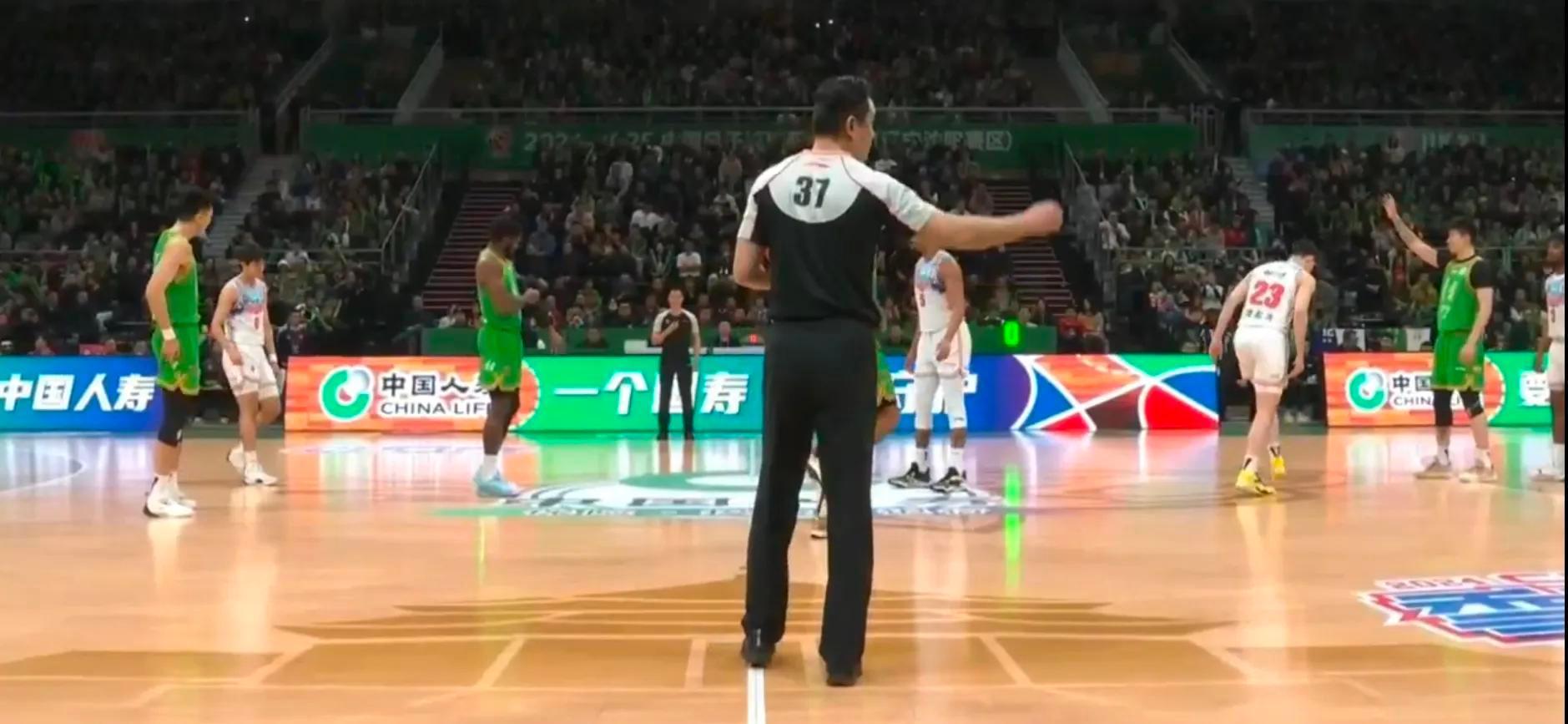 太阳险胜辽宁队,赵继伟带队取胜 太阳险胜辽宁队,赵继伟带队取胜