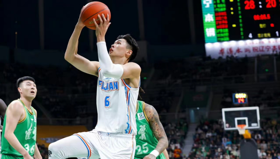 浙江队轻取雄鹿，张镇麟扛起全队