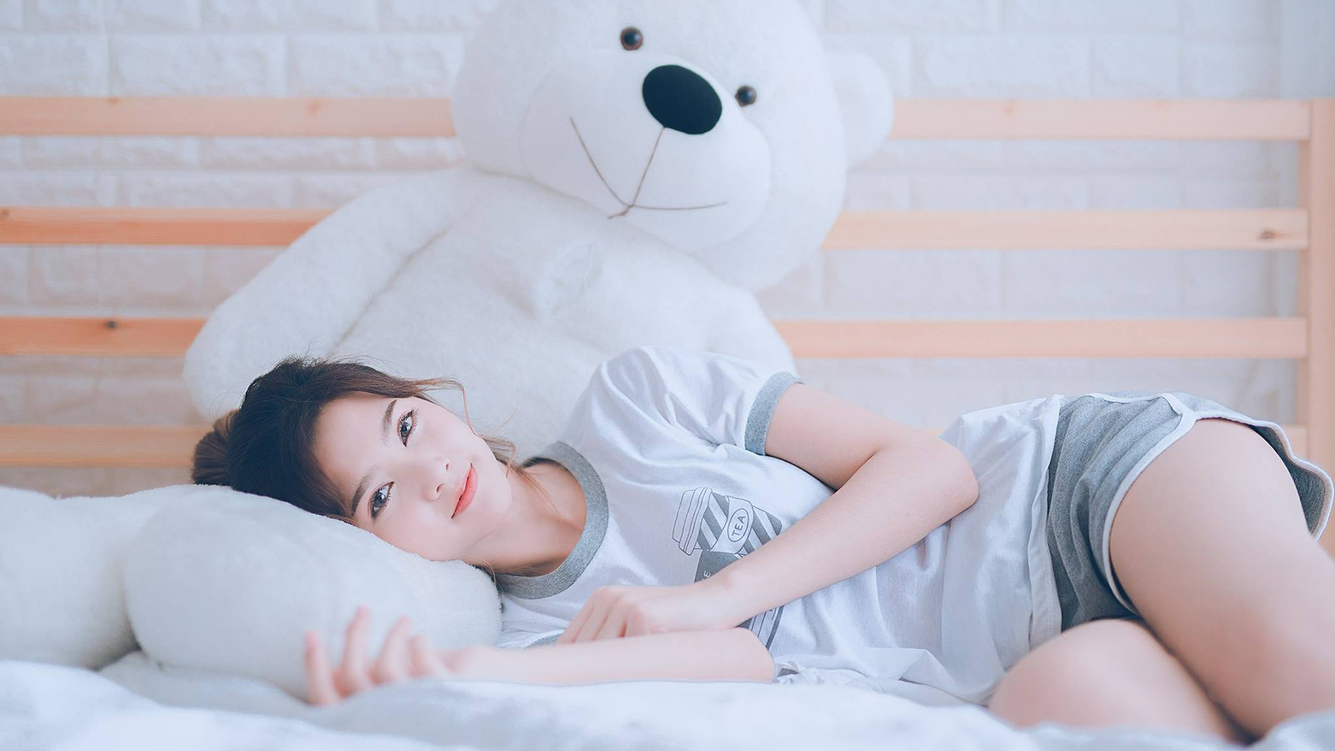 亚平宁绿茵场的双重征服,克瓦拉茨赫利亚在焦点战证明自己,拉齐奥横扫波兰劲旅