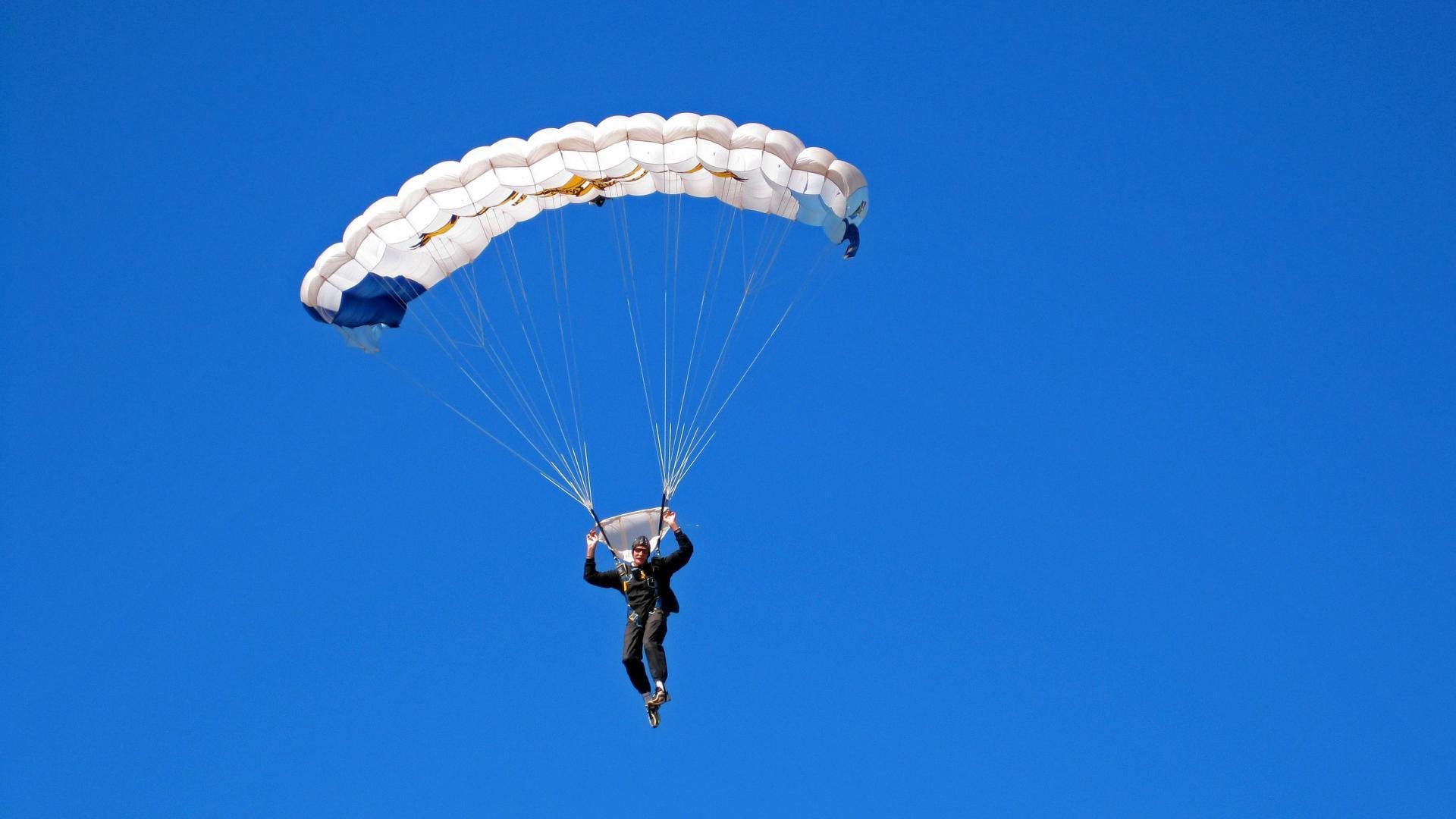 聚光灯下诞生主角，国家德比之夜，卡马文加的大舞台定律