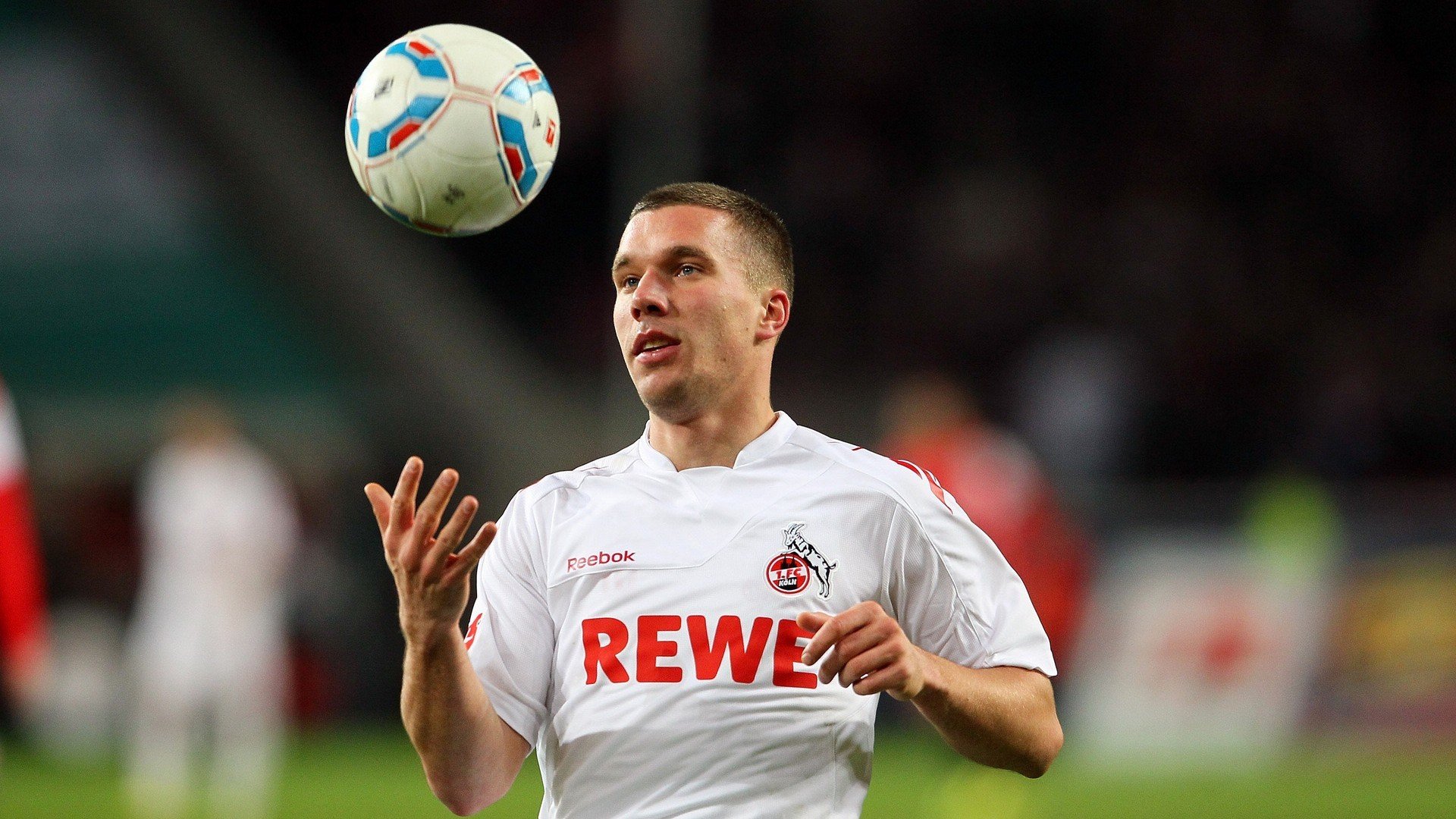 萨内加冕之夜，在暗影中登基的君王