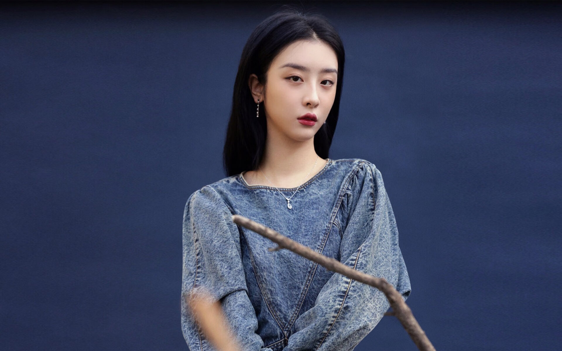 战袍之重，伊萨克于无声处听惊雷，以生涯之夜定义国家德比